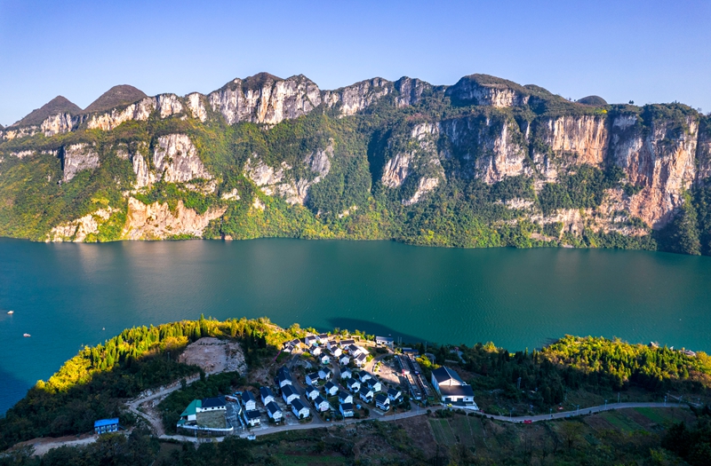 2025年11月24日航拍的貴州省黔西市新仁苗族鄉化屋村。