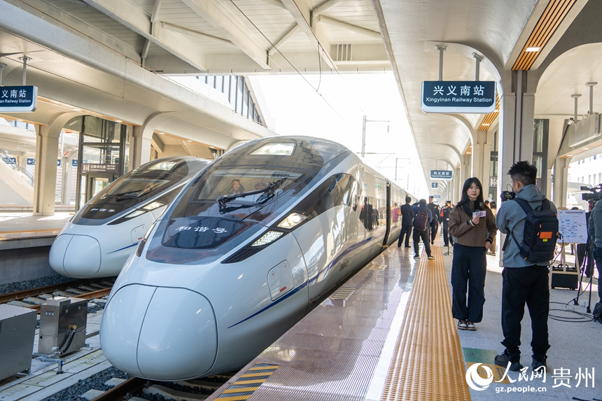 盤興高鐵首日開通運營。人民網 陽茜攝